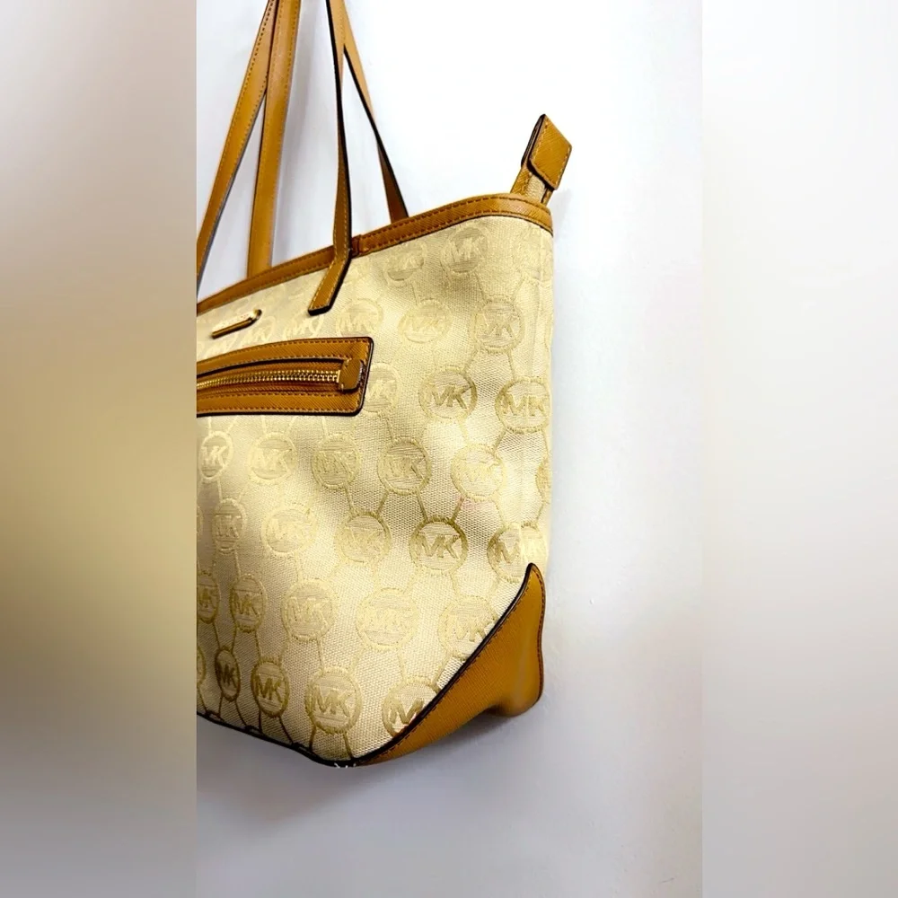 Michael Kors Signature Jet Set Tote Bag Tan/beige 14.5 x 9.5” Approximately - Picture 6 of 9